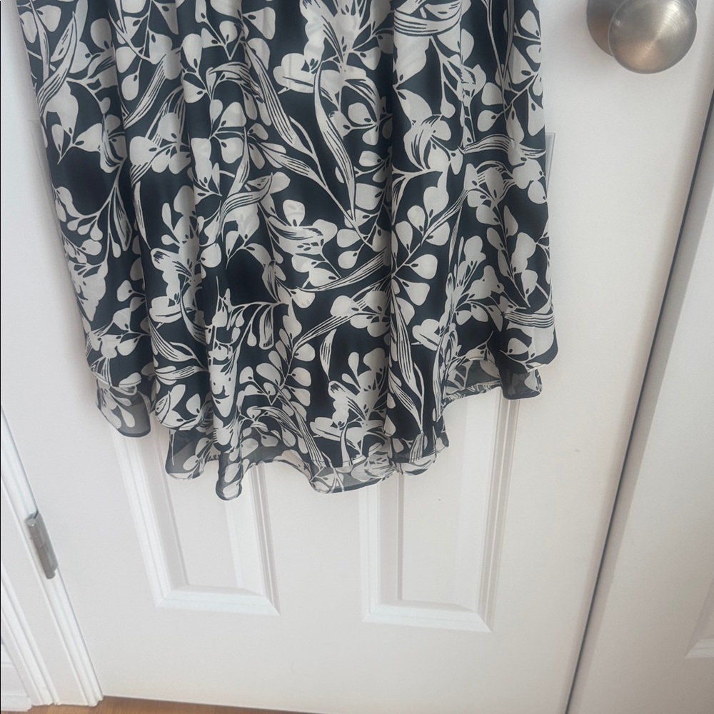 White House Black Market Monochrome Floral Dress. - Picture 7 of 8